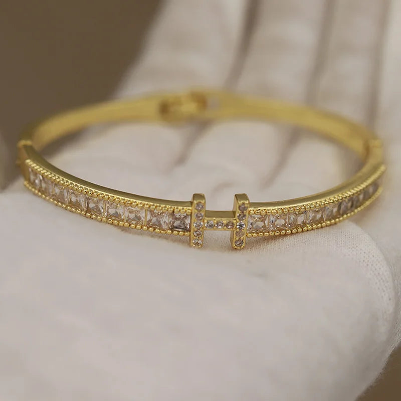 Classic Style Crystal Letter Bangles for Women Fashion Brand Jewelry Luxury Zirconia Bracelets Party Accessories