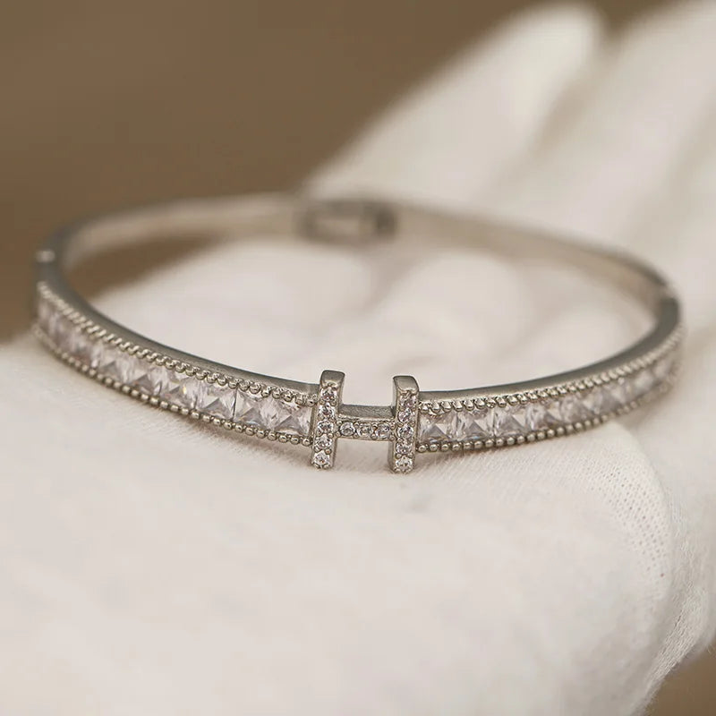 Classic Style Crystal Letter Bangles for Women Fashion Brand Jewelry Luxury Zirconia Bracelets Party Accessories