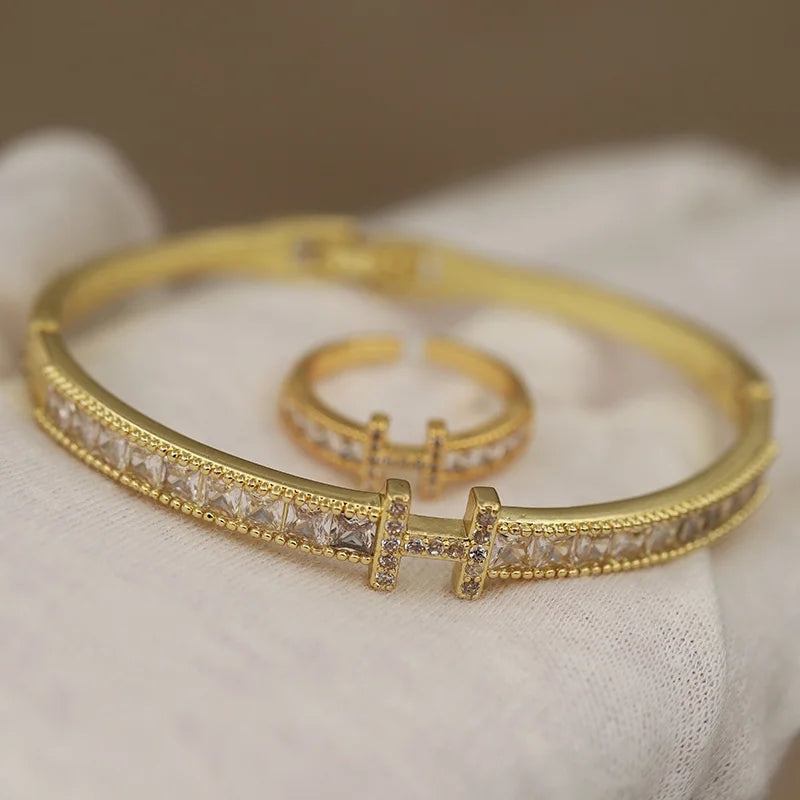 Classic Style Crystal Letter Bangles for Women Fashion Brand Jewelry Luxury Zirconia Bracelets Party Accessories