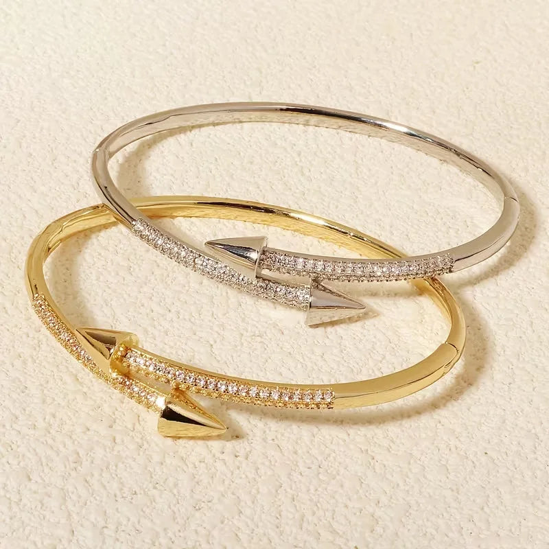 Premium Arrow Motif Pavé Crystal Fashion Bracelet Copper Trendy Minimalist Bangle Gift