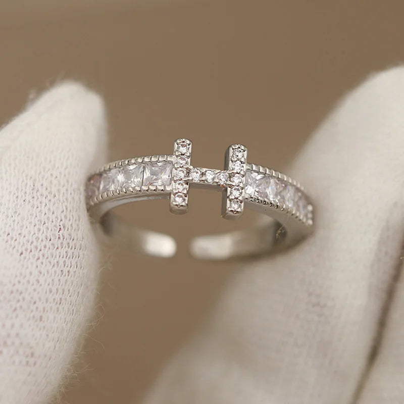 Classic Style Crystal Letter Bangles for Women Fashion Brand Jewelry Luxury Zirconia Bracelets Party Accessories